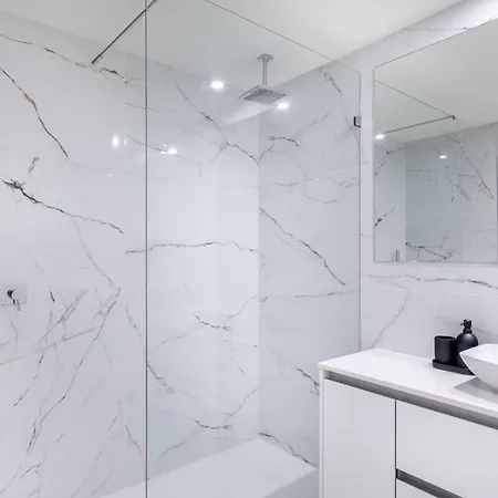 Aires Ornelas Gem, Escape With Private Parking Apartment *