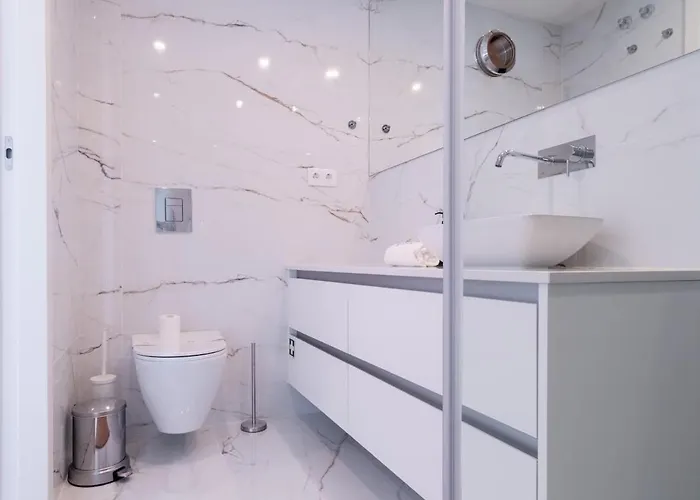 Aires Ornelas Gem, Escape With Private Parking Oporto