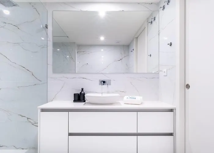 Aires Ornelas Gem, Escape With Private Parking Oporto