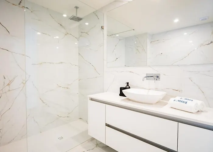 Aires Ornelas Gem, Escape With Private Parking *