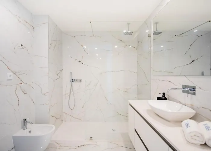 Aires Ornelas Gem, Escape With Private Parking بورتو