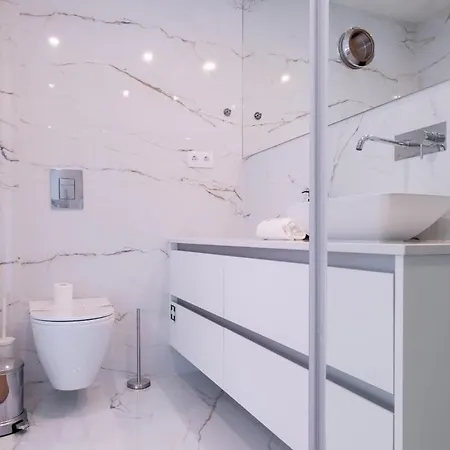 Aires Ornelas Gem, Escape With Private Parking Porto